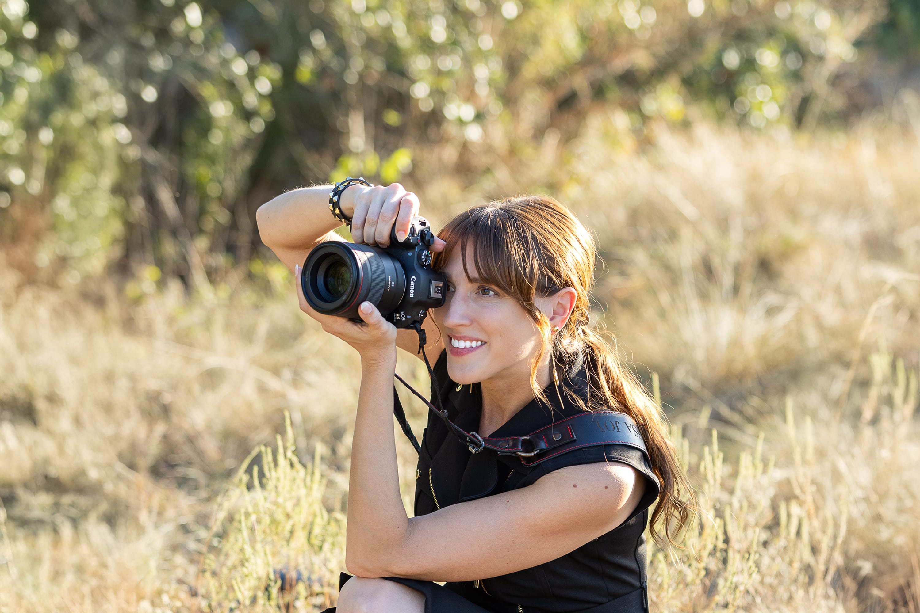 Nature Explorer Using EOS R6 Mark III to Take a Picture